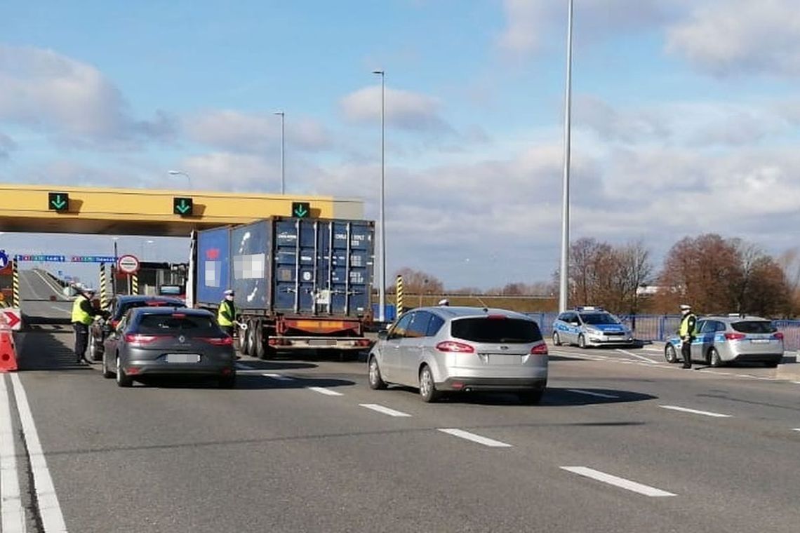 Policja sprawdziła 378 kierowców poruszających się autostradą, we Włocławku zatrzymano prawa jazdy