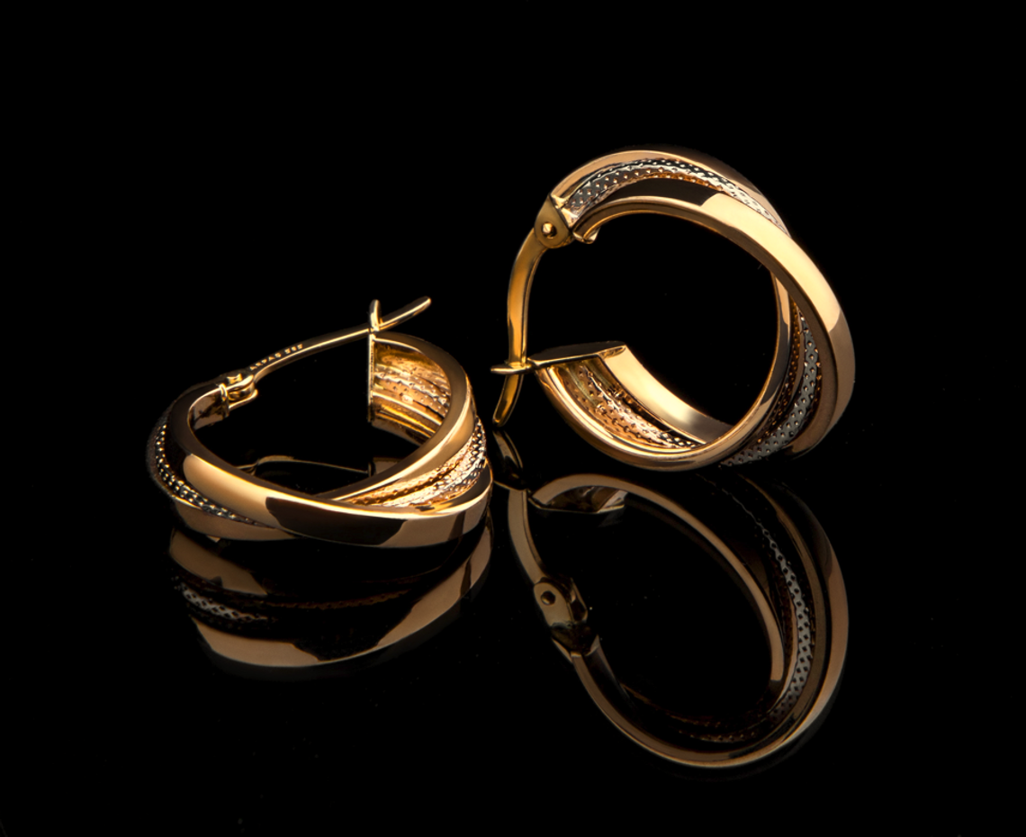 Policja szuka osoby, która zgubiła woreczek z biżuterią Policja szuka osoby, która zgubiła woreczek z biżuterią