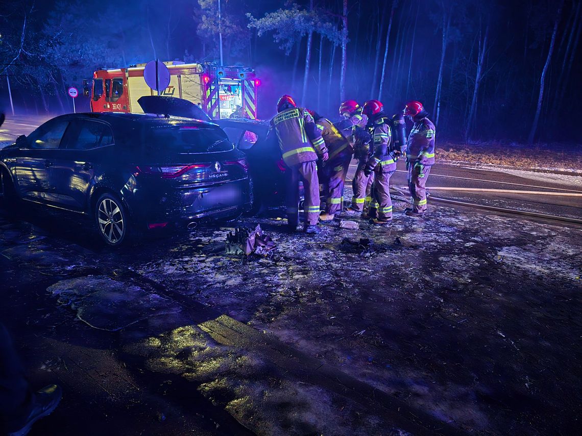Policja szuka świadków podpalenia BMW i Renault