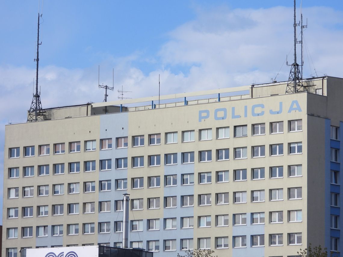 Policjanci poszukują świadków uszkodzenia Renault przy ul. Wienieckiej Policjanci poszukują świadków uszkodzenia Renault przy ul. Wienieckiej