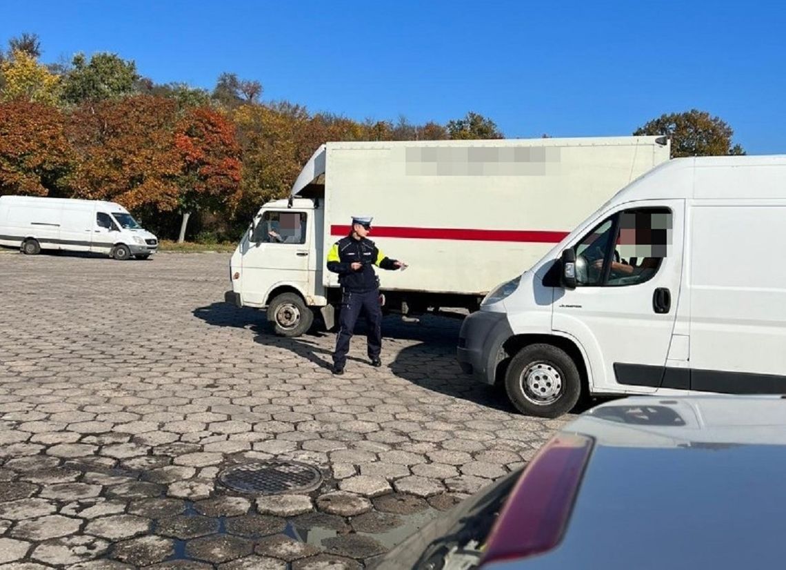 Policjanci przeprowadzili 840 kontroli drogowych. Zwracali uwagę na oświetlenie pojazdów
