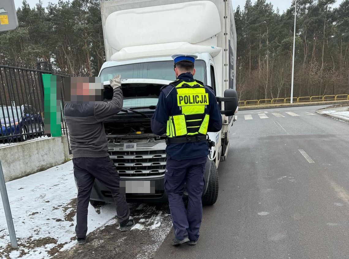 Policjanci skontrolowali busy i ciężarówki. Nałożyli 99 mandatów