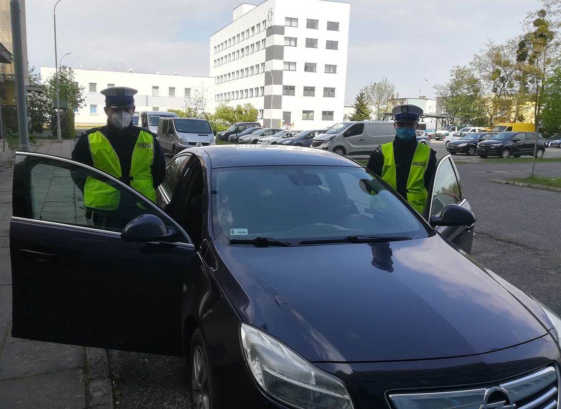 Policjanci włocławskiej drogówki uratowali życie 66-letniej kobiecie Policjanci włocławskiej drogówki uratowali życie 66-letniej kobiecie