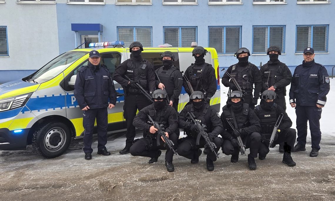 Grupy Szybkiego Reagowania z KMP we Włocławku z nowym radiowozem i wyposażeniem