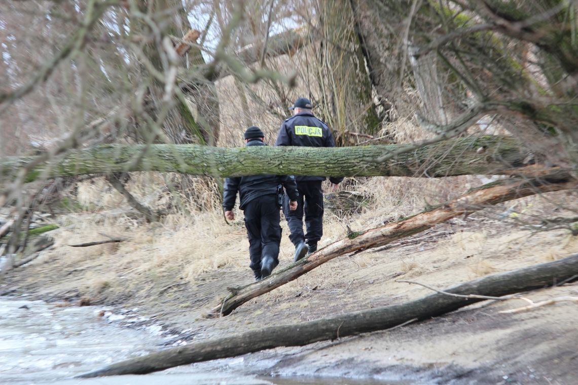 Policjanci z Radziejowa i Torunia pomagają szukać rybaka z Włocławka. W akcje włączono dron