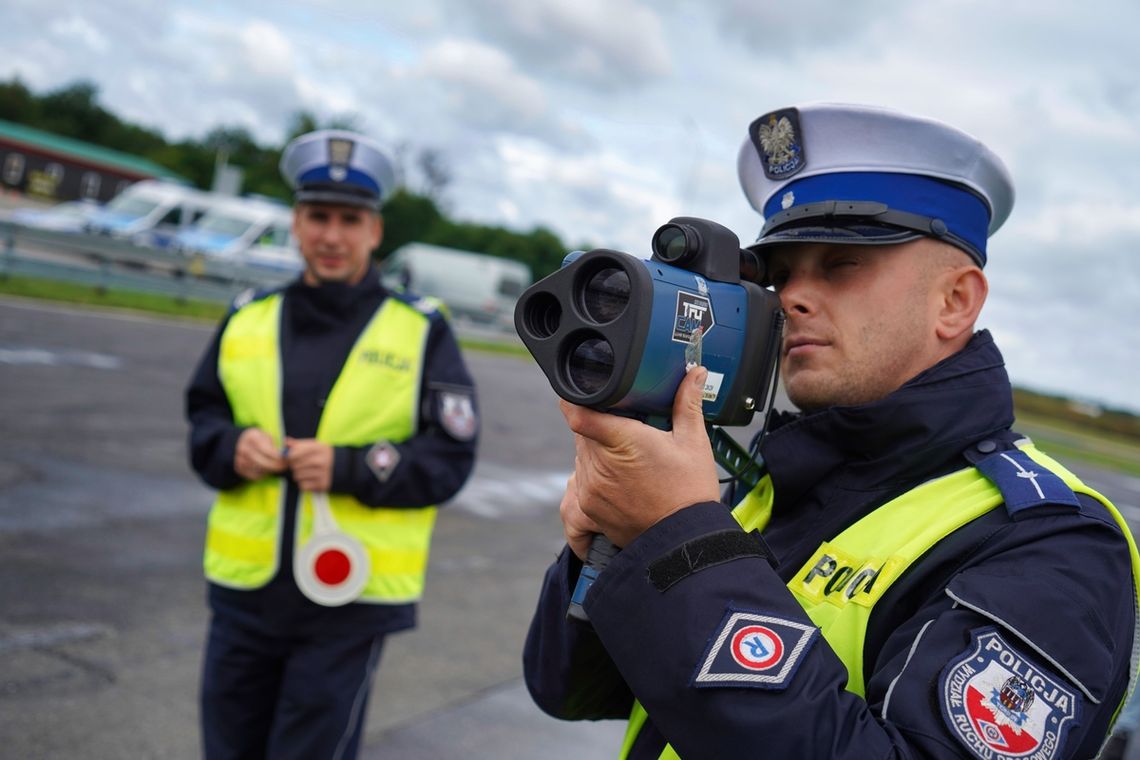 Policjanci z regionu otrzymali nowe laserowe mierniki prędkości