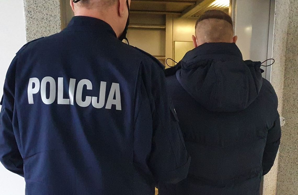Policjanci zatrzymali sprawców włamań na myjnie