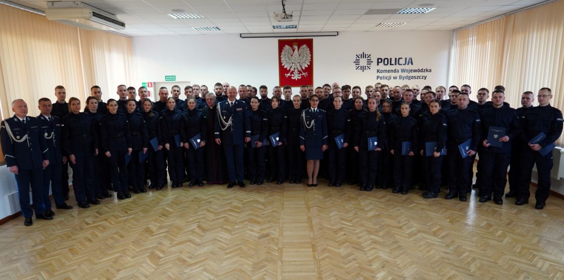 Policjanci złożyli przysięgę. Ośmiu trafi do Włocławka