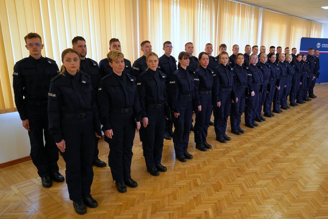 Policjanci złożyli ślubowanie. Czworo trafi do Włocławka