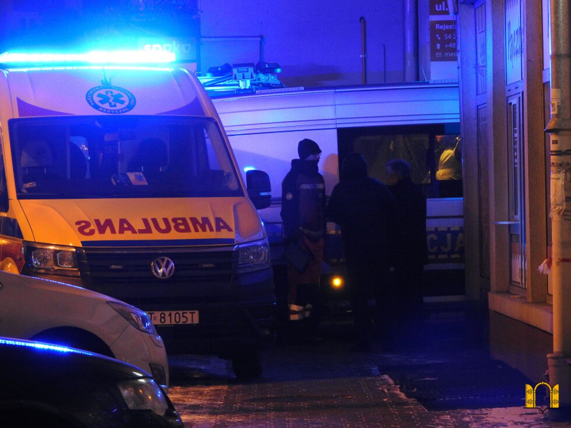 Policyjny pościg zakończony na ul. Warszawskiej. Kierowca trafił do szpitala w Lipnie