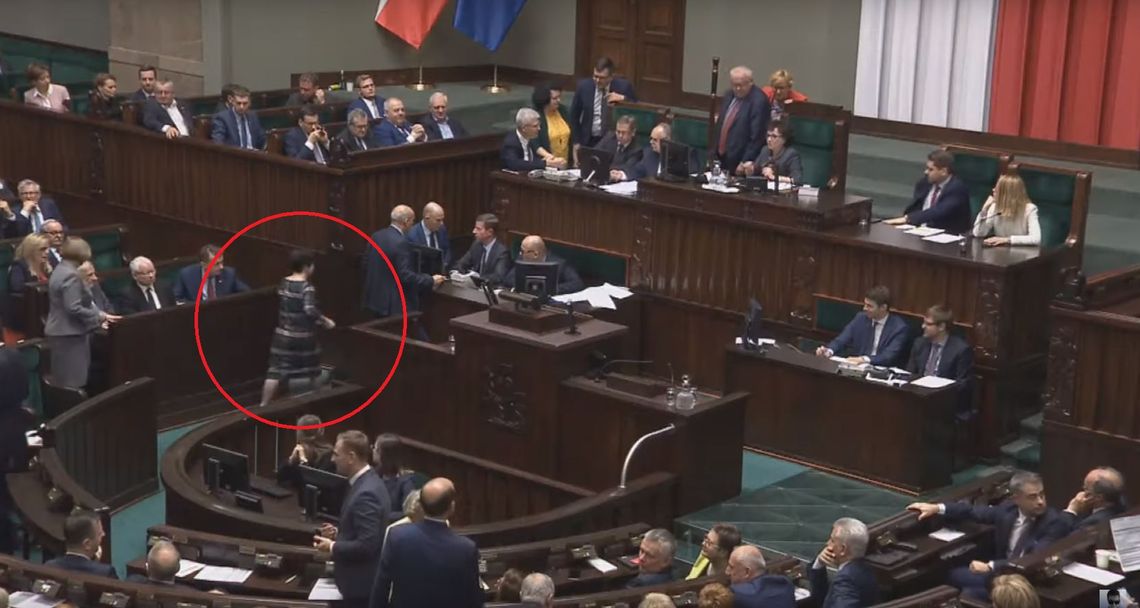 Posłanka Borowiak nie tyko selekcjonuje media, jak widać ustawia też głosowania ;) Posłanka Borowiak nie tyko selekcjonuje media, jak widać ustawia też głosowania ;)