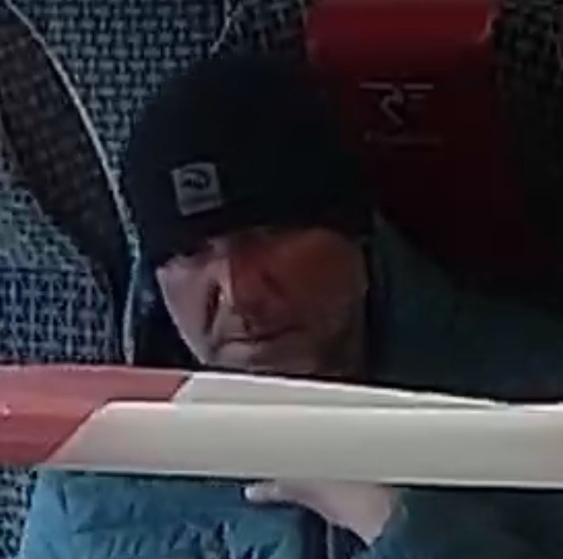 Poszukiwany mężczyzna ze zdjęcia. Wysiadł na stacji Włocławek-Brzezie