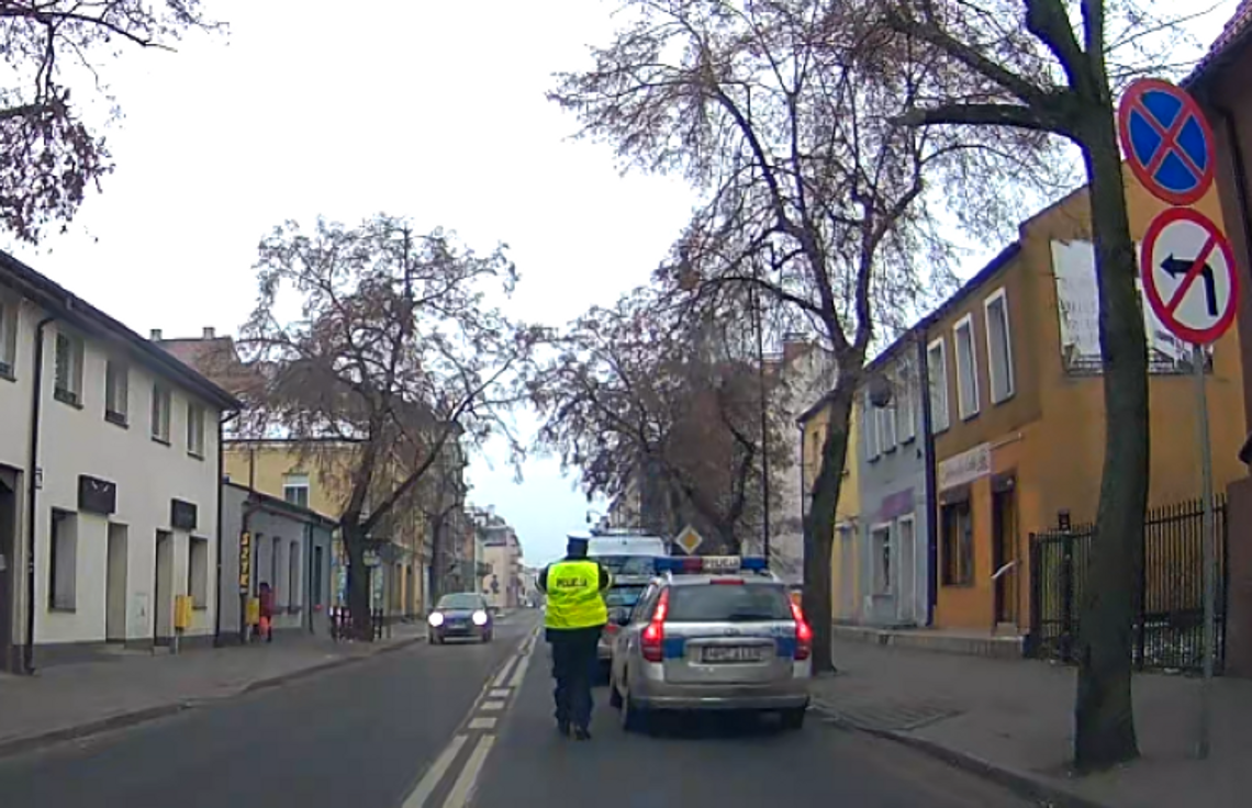 Potrącenie na przejściu dla pieszych. Sprawcą 78-letni kierowca Mercedesa 