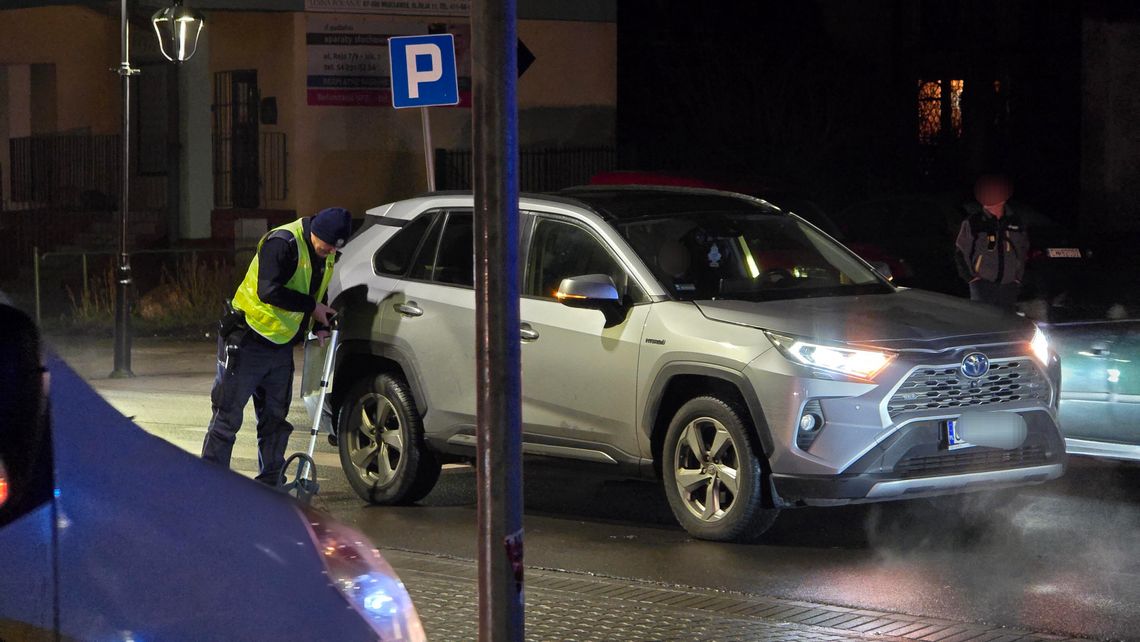 Potrącenie na ulicy P.O.W. we Włocławku. Kobieta trafiła do szpitala