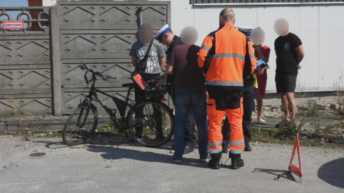 Potrącenie rowerzysty na ul. Zielnej. Mężczyzna trafił do szpitala