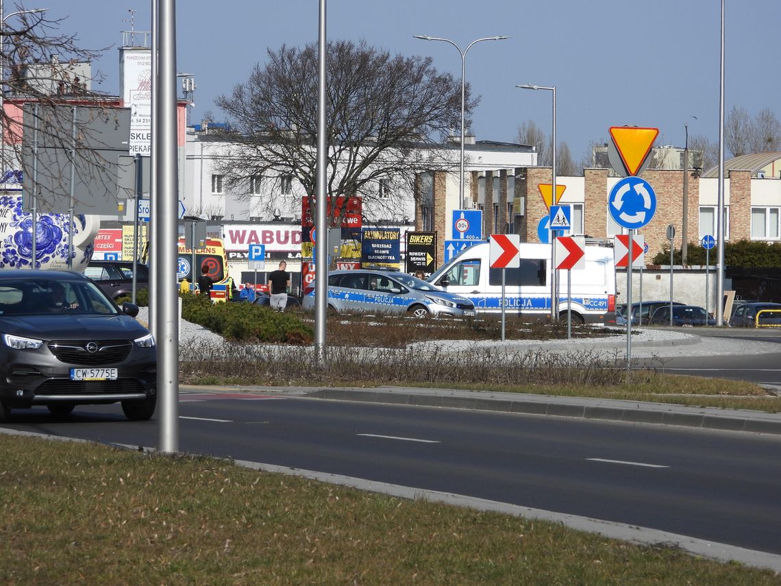 Potrącenie rowerzysty na ulicy Kruszyńskiej. Kierujący Audi wymusił pierwszeństwo
