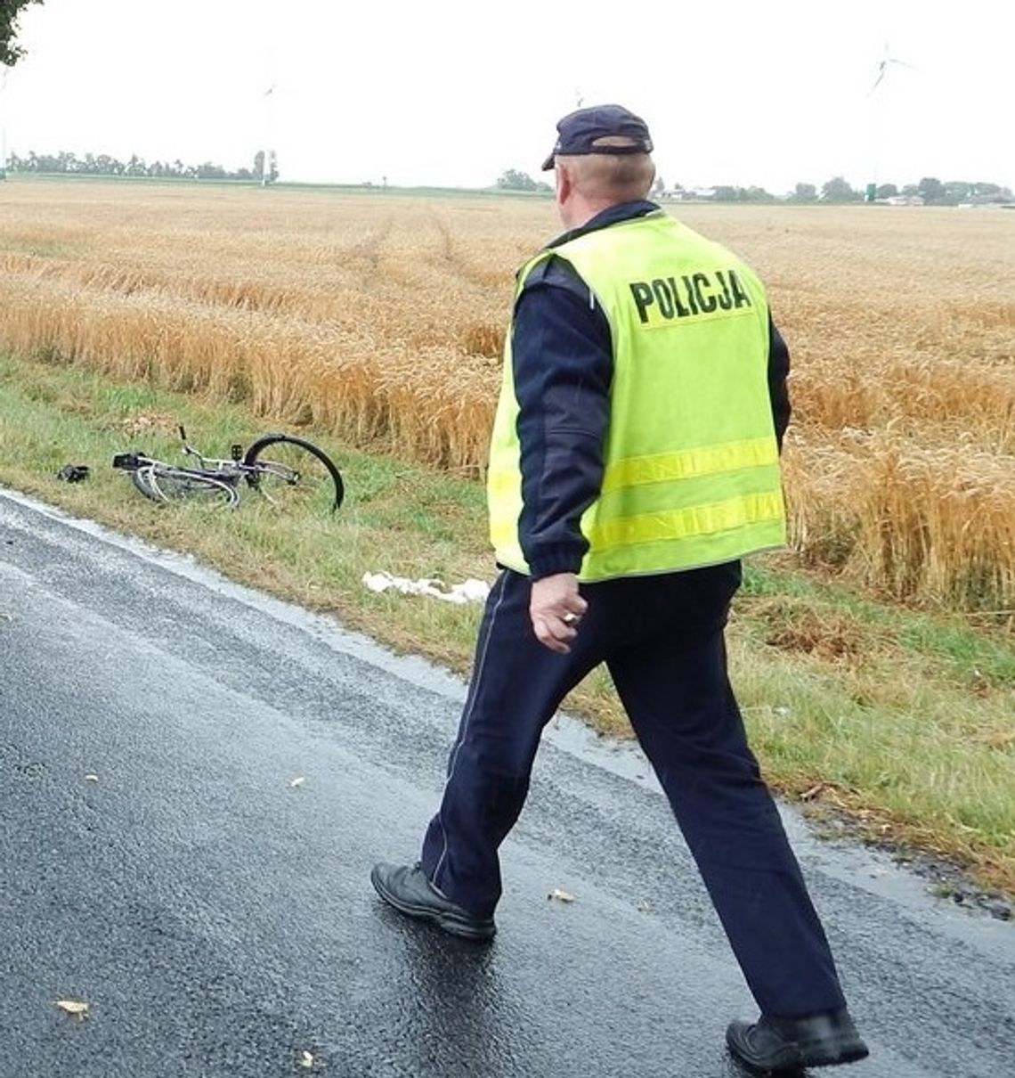 Potrącenie rowerzysty w regionie. 39-latek przewieziony do szpitala