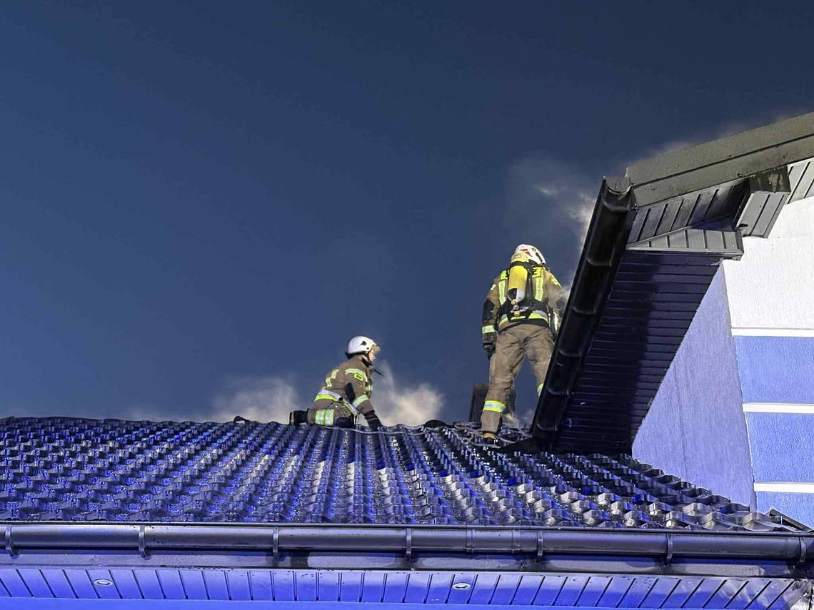 Pożar domu w Joasinie gm. Izbica Kujawska. 5 zastępów gasiło pożar