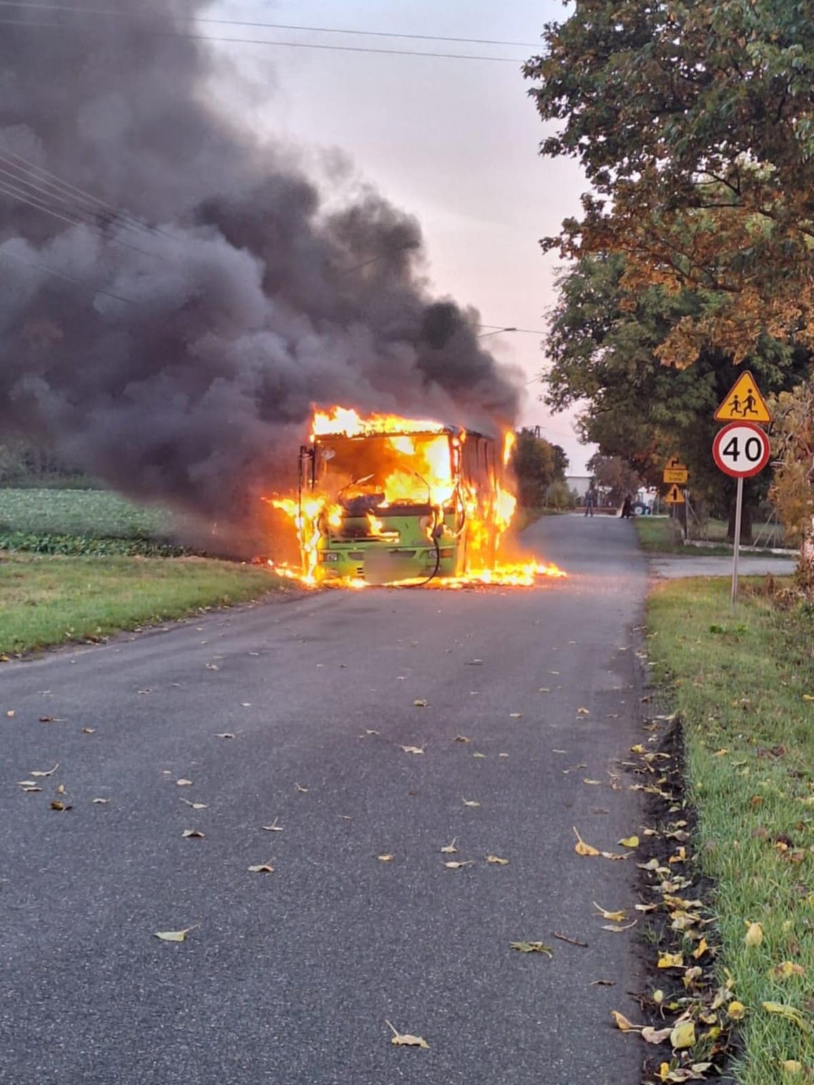 Pożar autobusu w miejscowości Ustronie. Trwa akcja gaśnicza