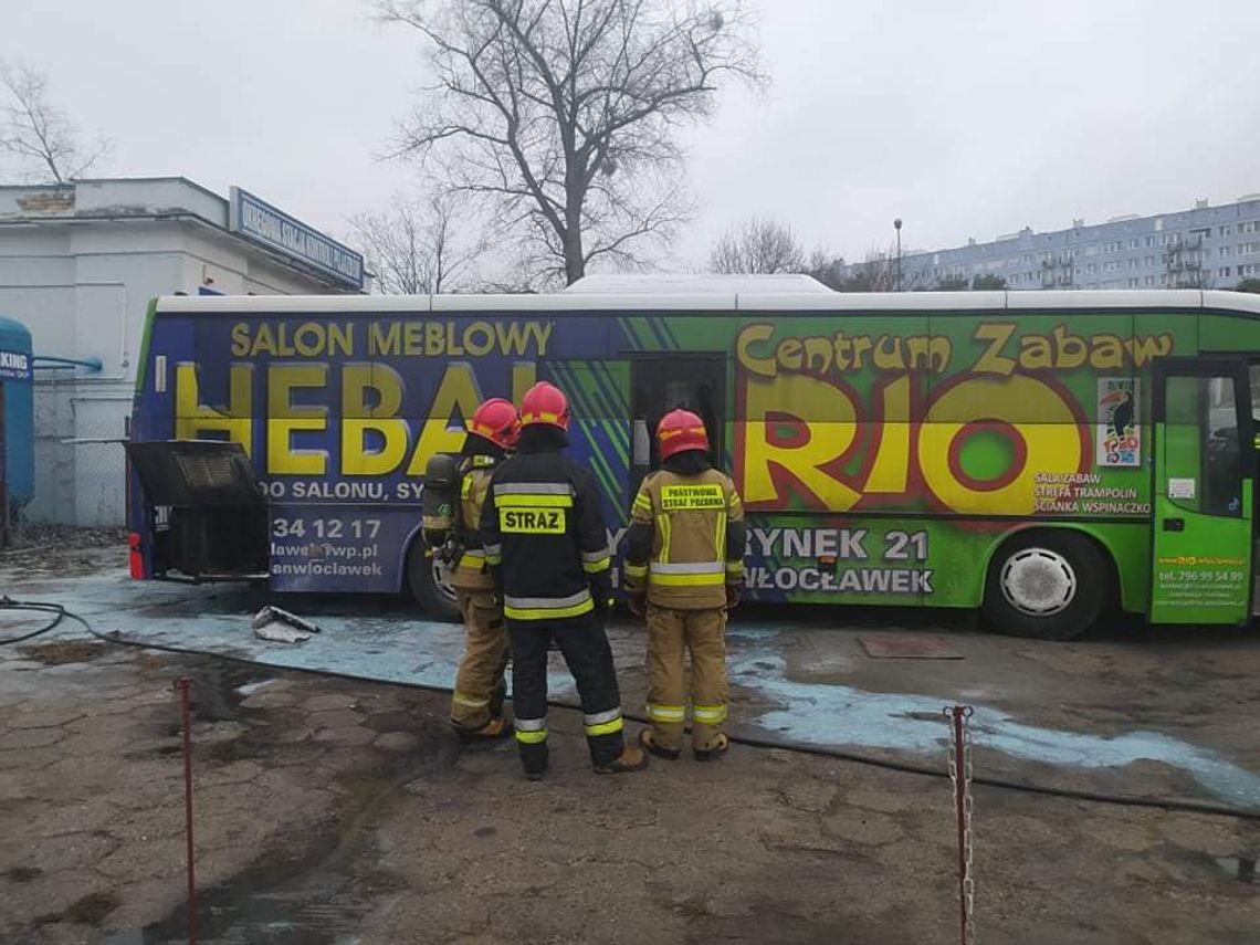 Pożar autobusu w zajezdni, służby ustalają przyczyny