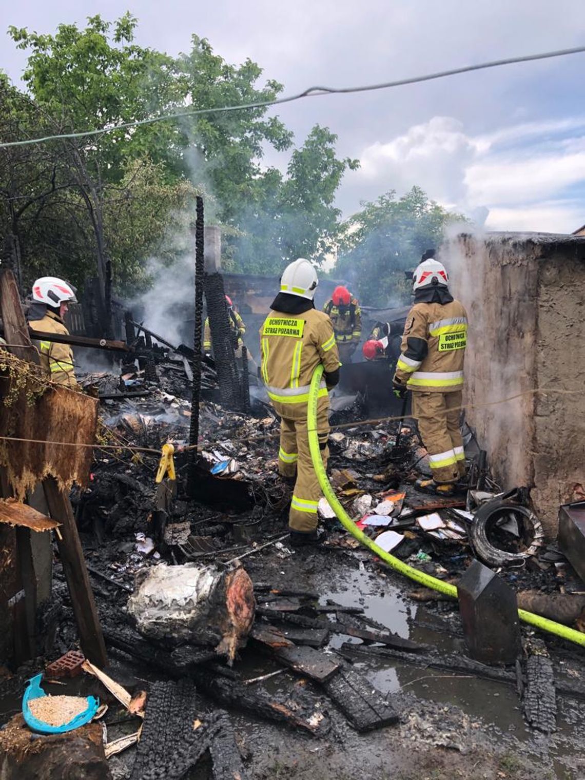 Pożar budynków w Osięcinach. Na miejscu działo 7 zastępów straży