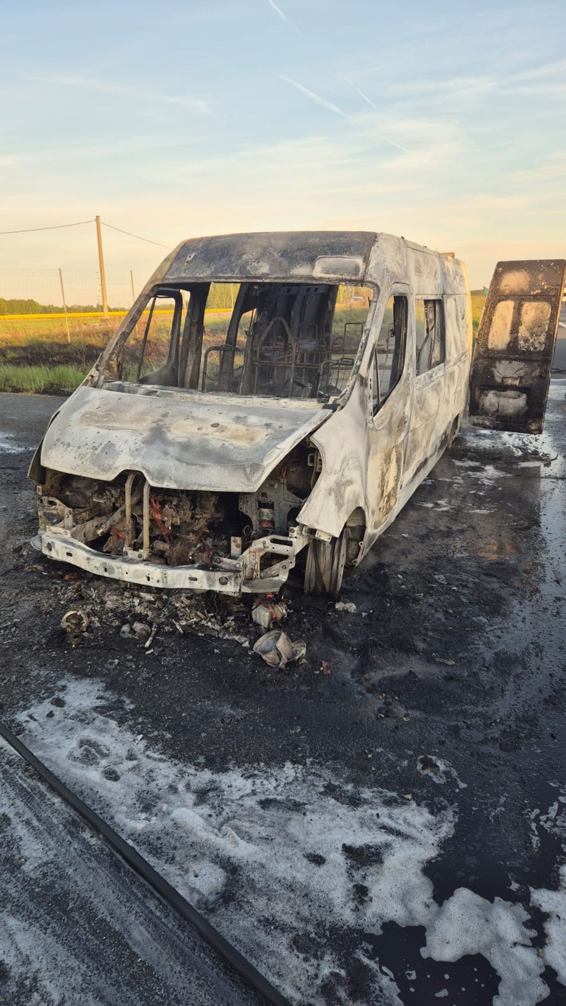 Pożar busa na autostradzie A1. Droga zablokowana