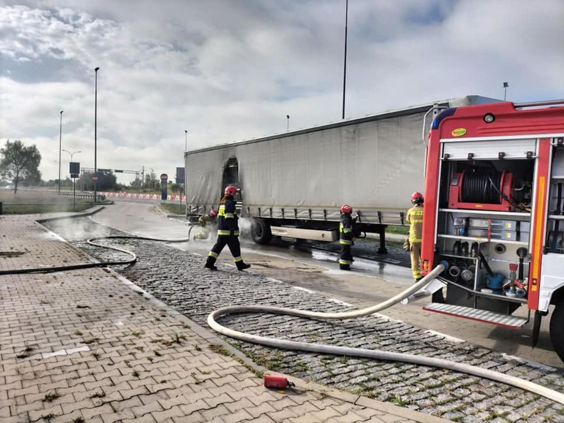 Pożar ciężarówki w pobliżu Kowala. Na miejscu były 3 zastępy strażaków