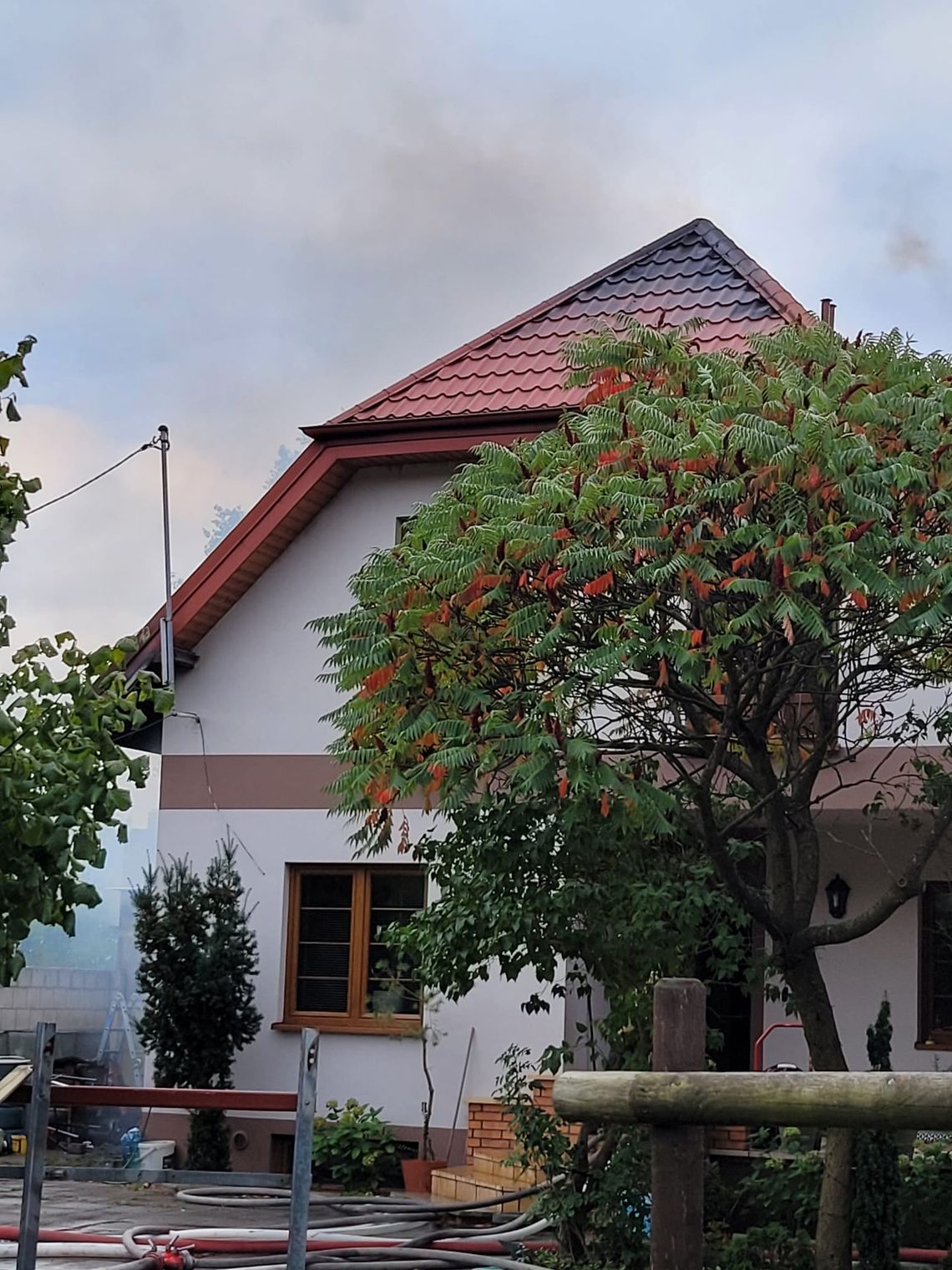 Pożar domu na Lisku. Na miejscu było 10 zastępów straży