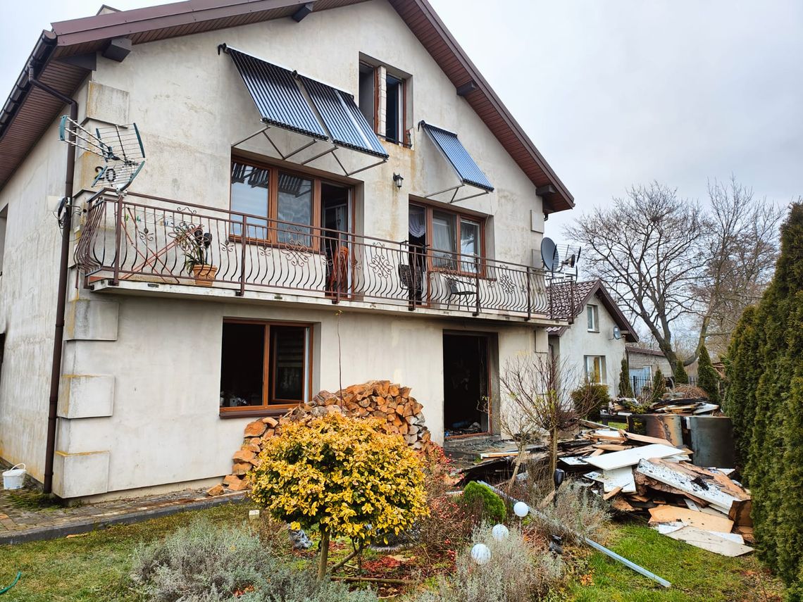 Pożar domu w gm. Lubraniec. Ewakuowano cztery osoby, w tym dziecko