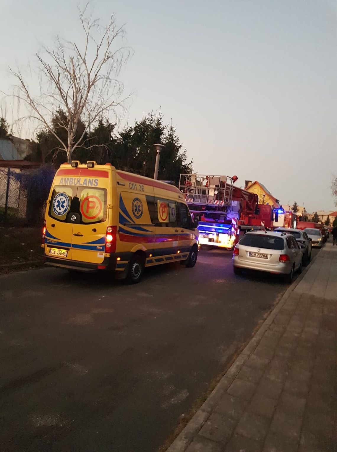 Pożar na ul. M. Dąbrowskiej. 63-latek z objawami zatrucia trafił do szpitala 
