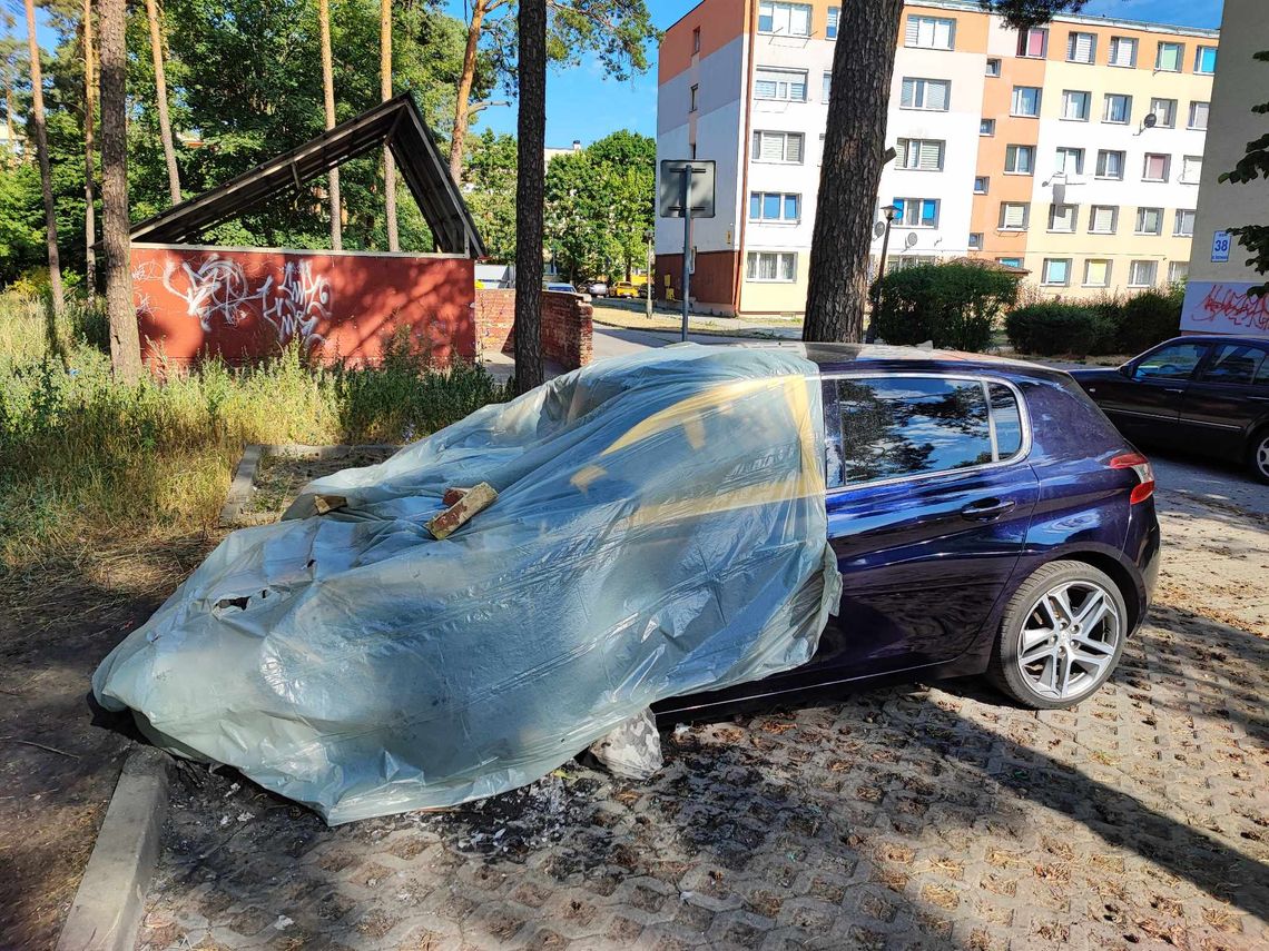 Pożar Peugeota na ul. Ostrowskiej. Straty wyceniane na 50 000 zł peugeot po pożarze