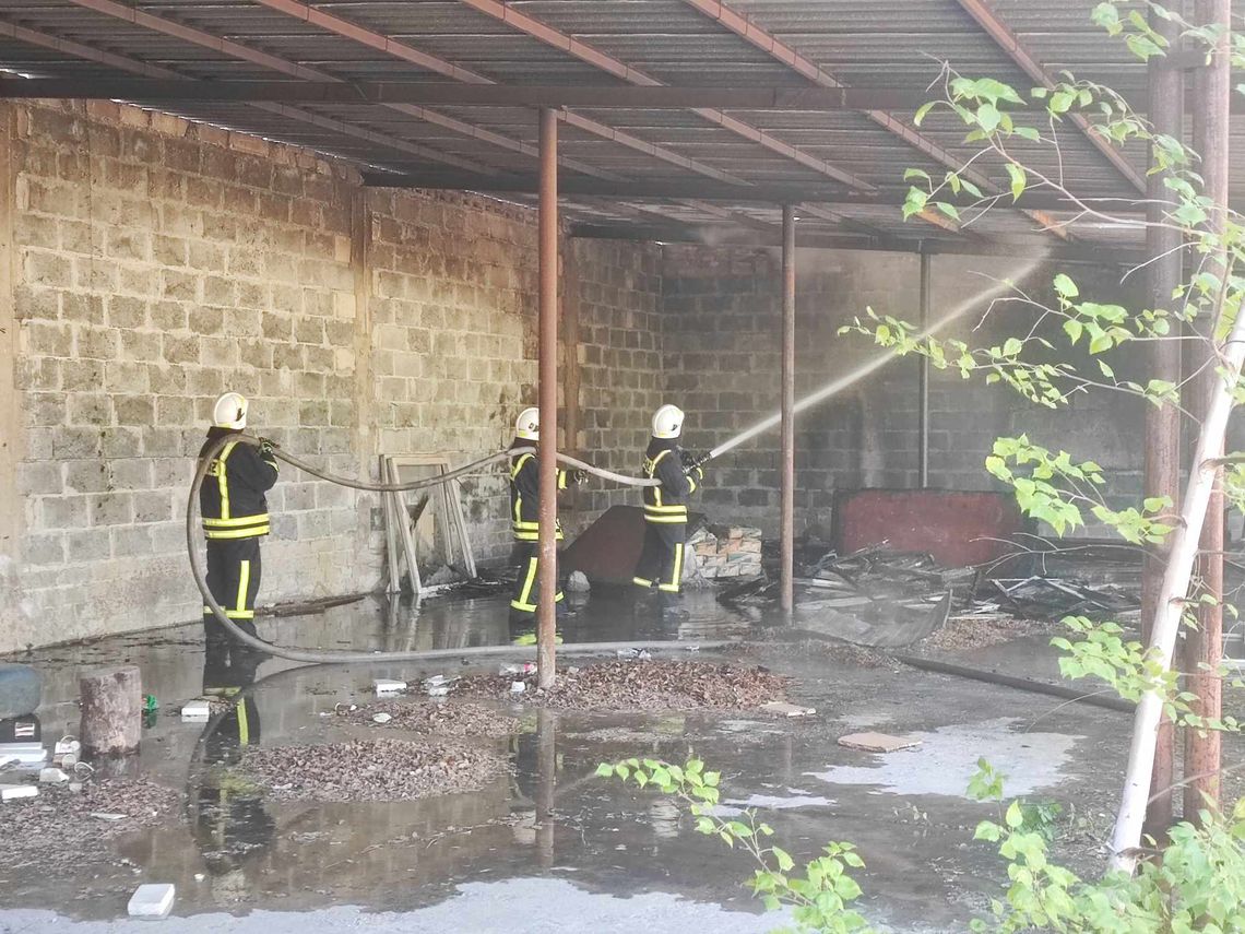 Pożar przy ul. Mielęcińskiej. Na miejscu policja i strażacy