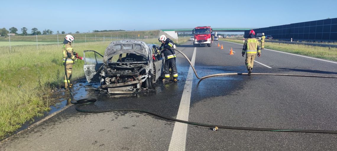 Pożar Renault na autostradzie A1. Ruch utrudniony