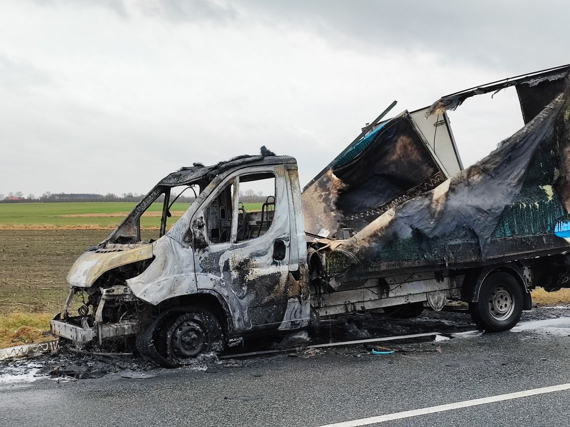 Pożar samochodu na DK 62. Ruch odbywa się wahadłowo