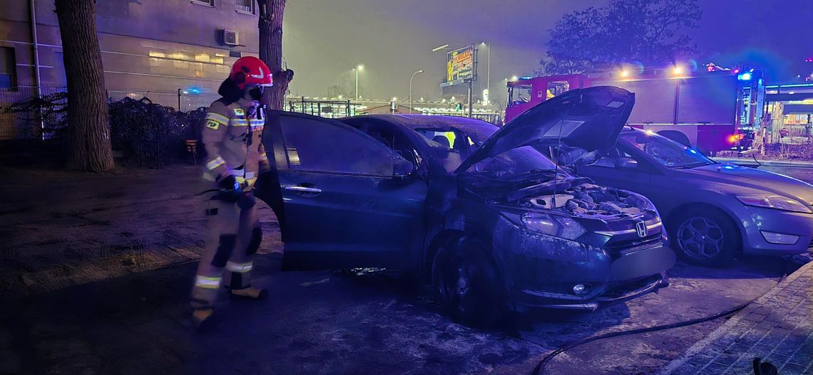 Pożar samochodu na parkingu przy ul. Pułaskiego