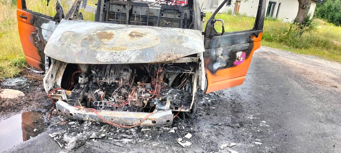 Pożar samochodu przewożącego butle gazowe w Starym Witoszynie