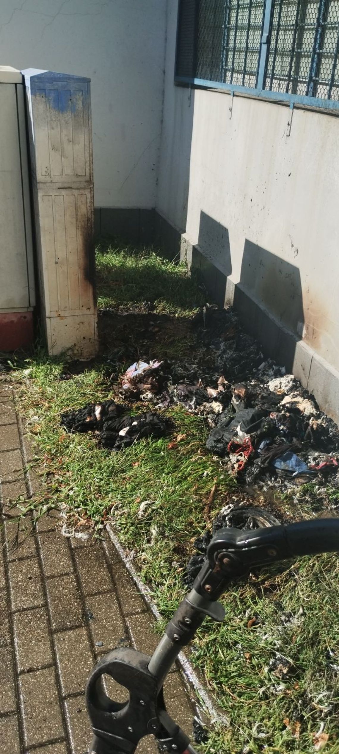 Pożar skrzynki zasilania na Śródmieściu. Doszło do podpalenia Pożar skrzynki zasilania na Śródmieściu. Doszło do podpalenia