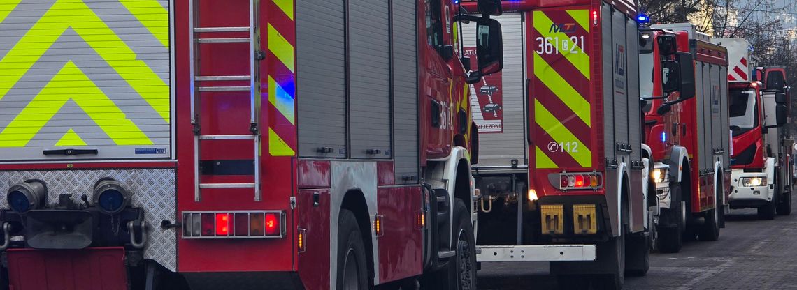 Pożar w budynku mieszkalnym we Włocławku. Wśród ewakuowanych roczne dziecko