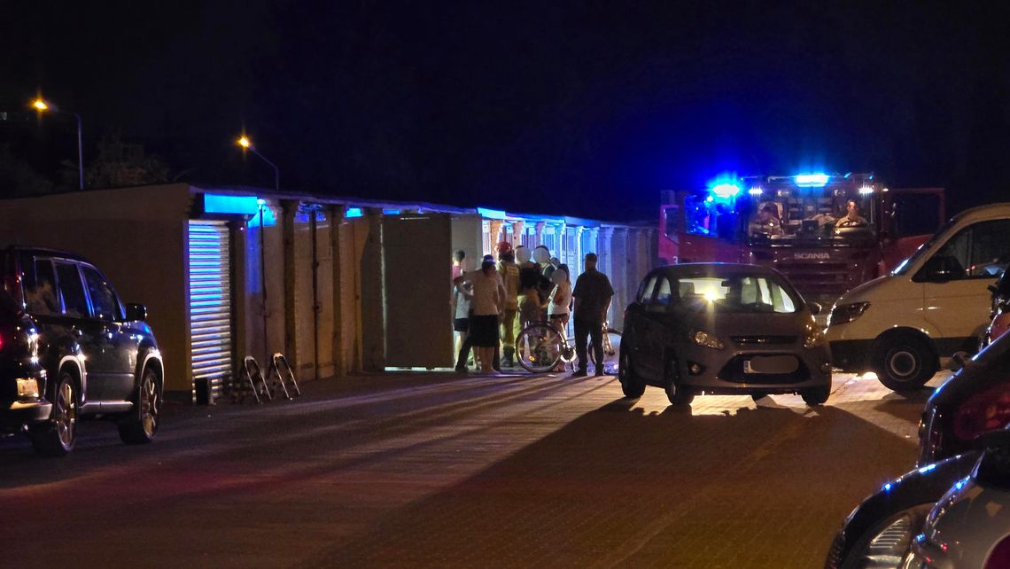 Pożar w garażu na Zazamczu. W akcji dwa zastępy PSP