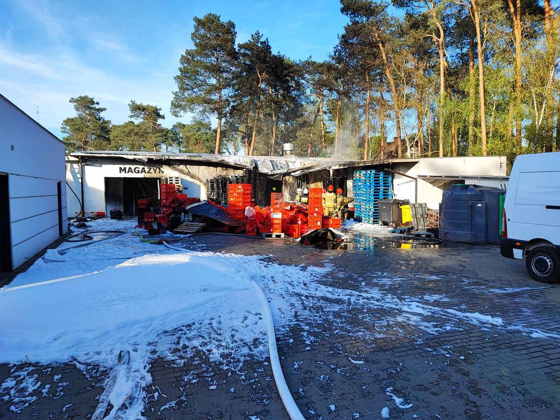 [aktualizacja] Pożar w hurtowni na Michelinie. Na miejscu 4 zastępy straży