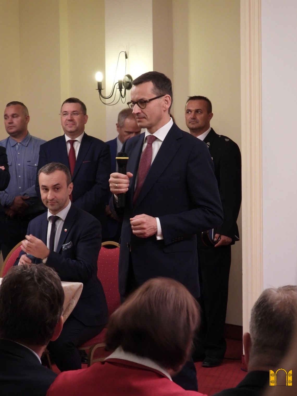 Premier przyjechał wesprzeć Chmielewskiego. Nie obyło się bez wpadek