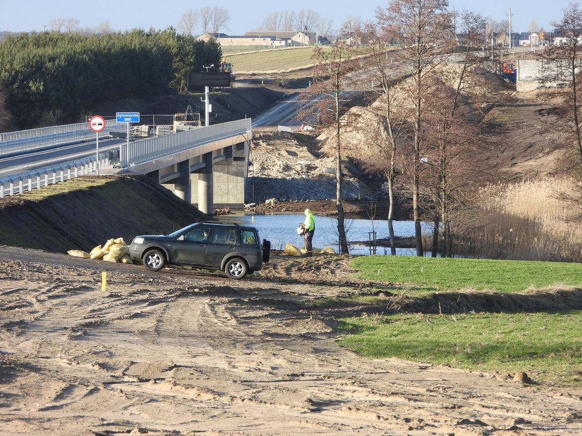 Obwodnica Lubrańca: będzie rozbiórka? - teren niestabilny, spłynęła skarpa