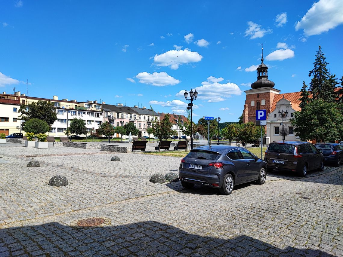 Problemy z parkowaniem koło Kościoła Św. Jana. Księża apelują do parafian