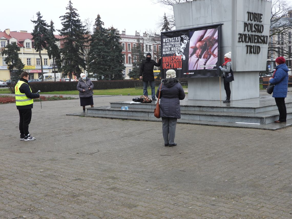Przeciwnicy aborcji modlili się dziś w centrum Włocławka
