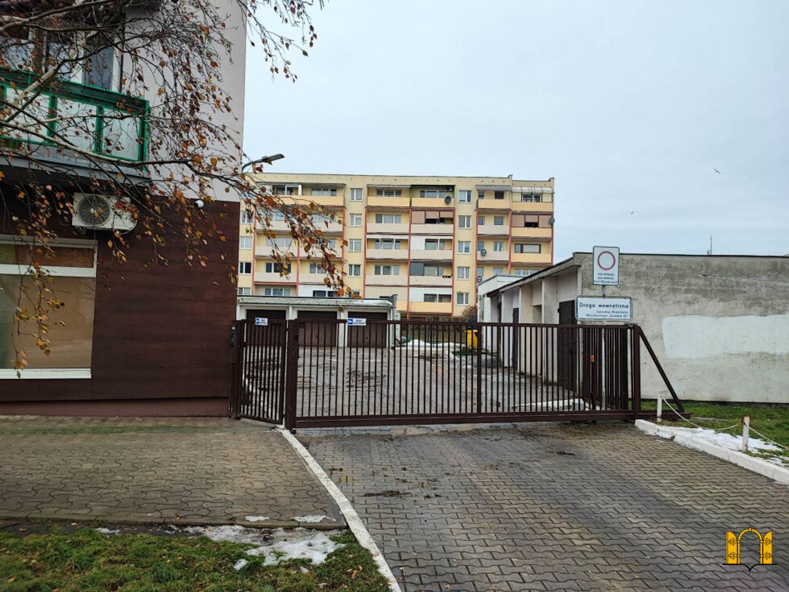 Przewrócenie się na oblodzonym chodniku było przyczyną śmierci mężczyzny przy ul. Żurawiej? Jest komentarz Prokuratury Rejonowej