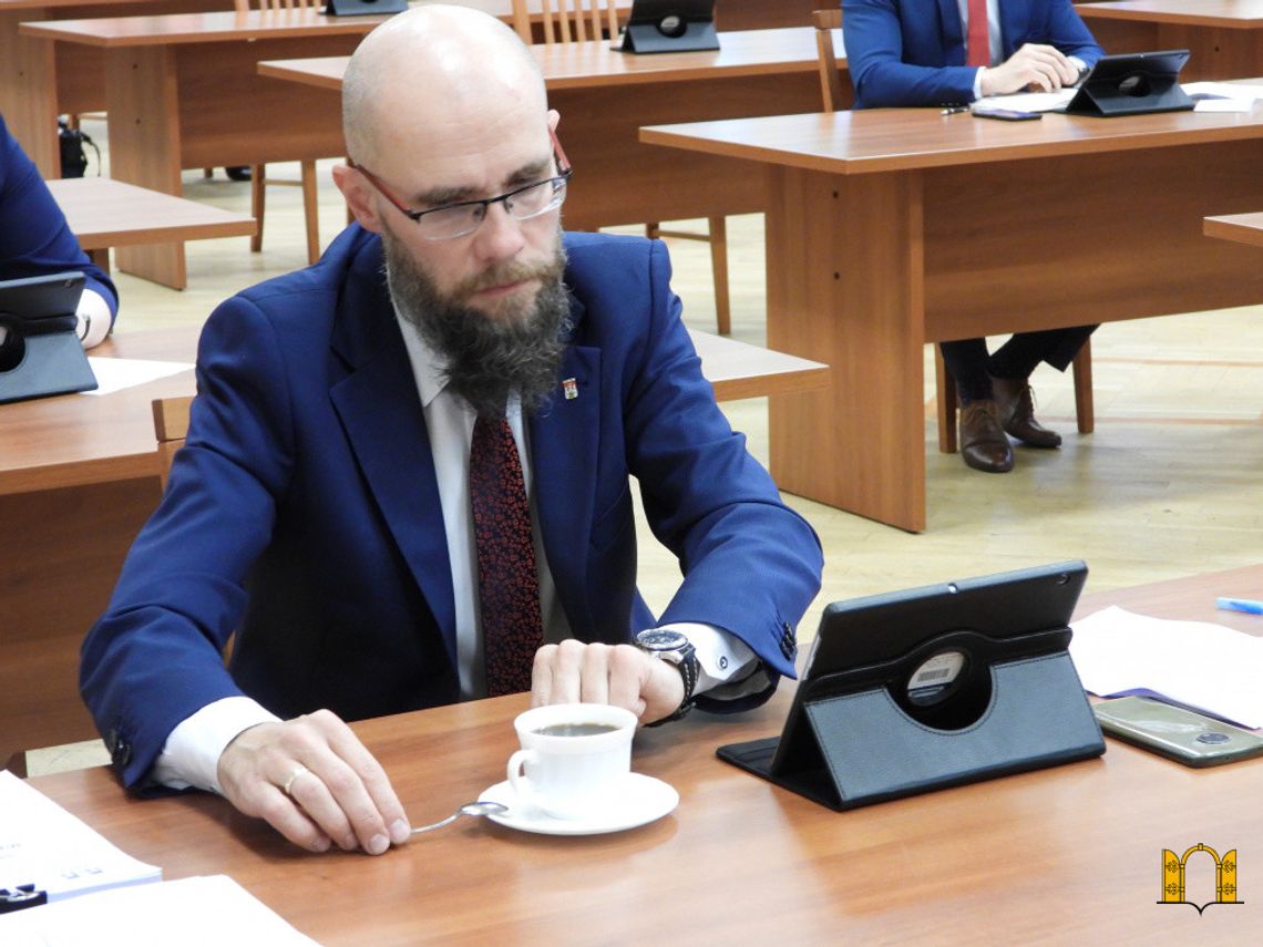 Radni obniżyli opłatę za wywóz śmieci, prezydent Wojtkowski uzyskał absolutorium