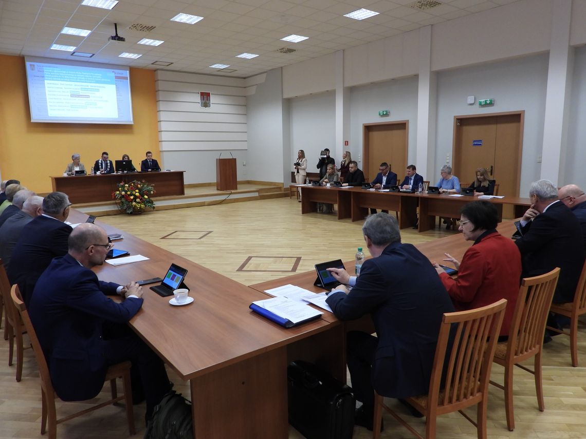 Radni opuszczają sesje i komisje. Teraz za nieobecność stracą 10% z kwoty diety Radni opuszczają sesje i komisje. Teraz za nieobecność stracą 10% z kwoty diety