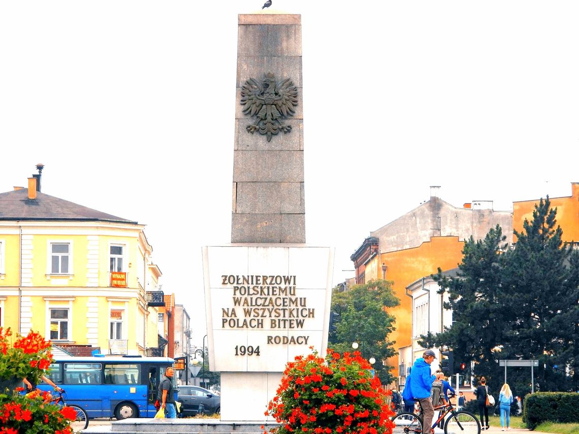 We wtorek zapadnie decyzja w sprawie pomnika. M. Maciak proponuje pomnik dla A. Gembickiej "w kształcie buraka lub wagonu..."