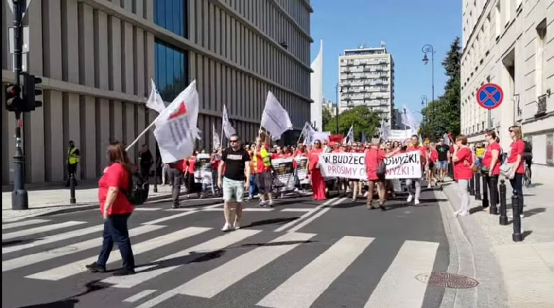 Ratownicy medyczni z Włocławka wzięli udział w strajku w Warszawie