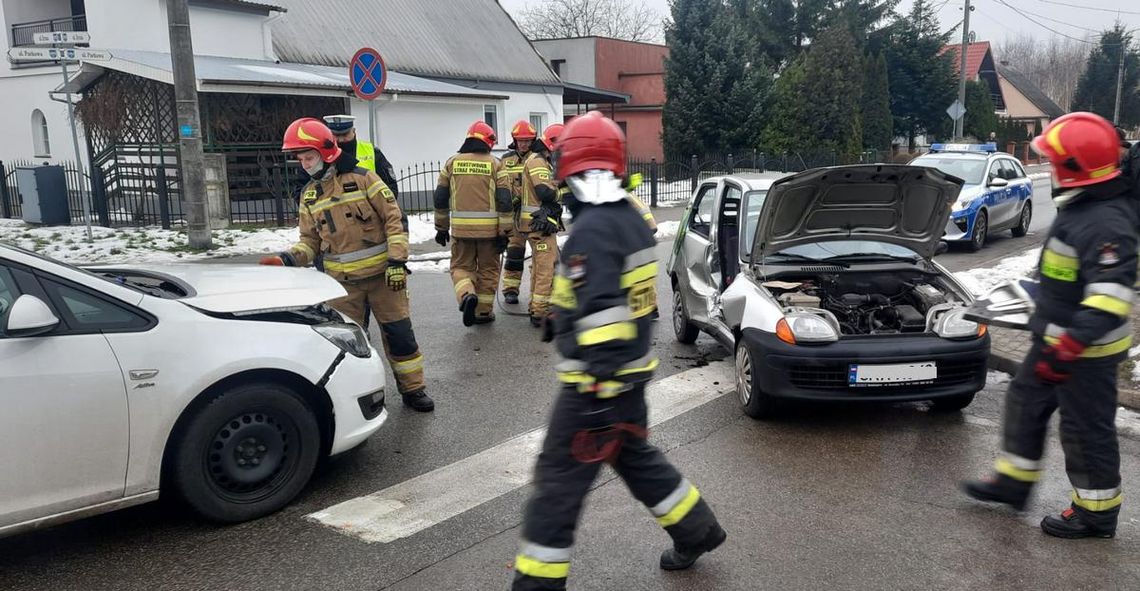 Region: 72-letni kierujący Fiatem doprowadził do zdarzenia drogowego. Został przewieziony do szpitala